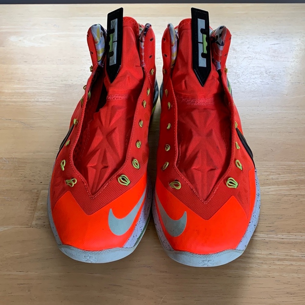 Nike Men’s Lebron James Basketball sneakers